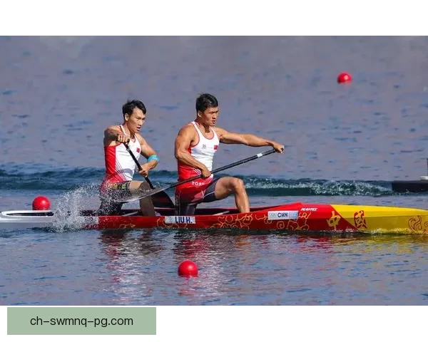 皮划艇大赛：激情划破波澜，挑战极限风浪