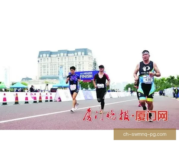 铁人三项挑战：冲刺泳、骑行、跑步，释放极限挑战力量